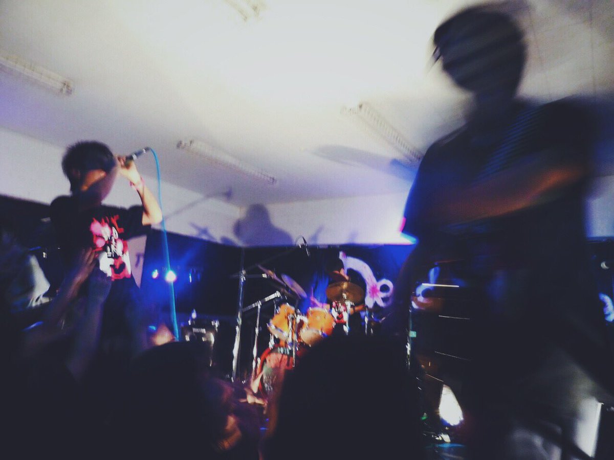 _OK_ey's tweet photo. 9/25(日) 桜花祭 Dead or Live
@体育室3
OkeyDokeyはトリの15:10~(予定より遅れる可能性アリ)に出ます。
後夜祭もぜひ来てください！
写真は去年の桜花祭 https://t.co/bROoeeU0vd