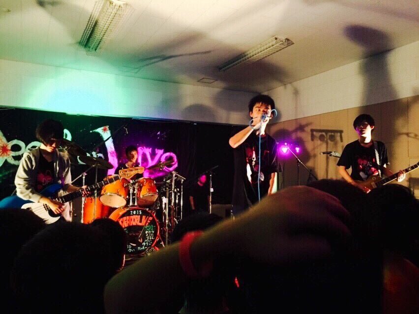 _OK_ey's tweet photo. 9/25(日) 桜花祭 Dead or Live
@体育室3
OkeyDokeyはトリの15:10~(予定より遅れる可能性アリ)に出ます。
後夜祭もぜひ来てください！
写真は去年の桜花祭 https://t.co/bROoeeU0vd