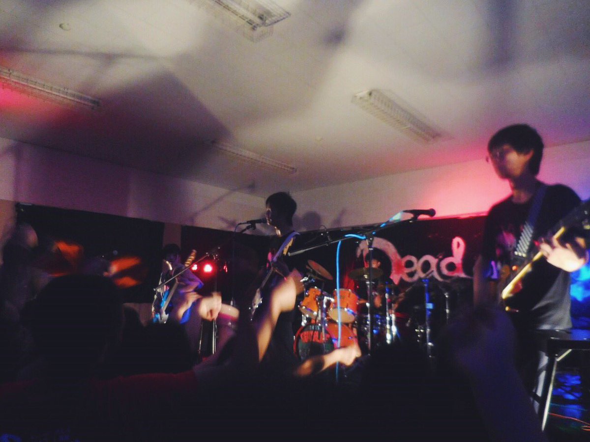 _OK_ey's tweet photo. 9/25(日) 桜花祭 Dead or Live
@体育室3
OkeyDokeyはトリの15:10~(予定より遅れる可能性アリ)に出ます。
後夜祭もぜひ来てください！
写真は去年の桜花祭 https://t.co/bROoeeU0vd