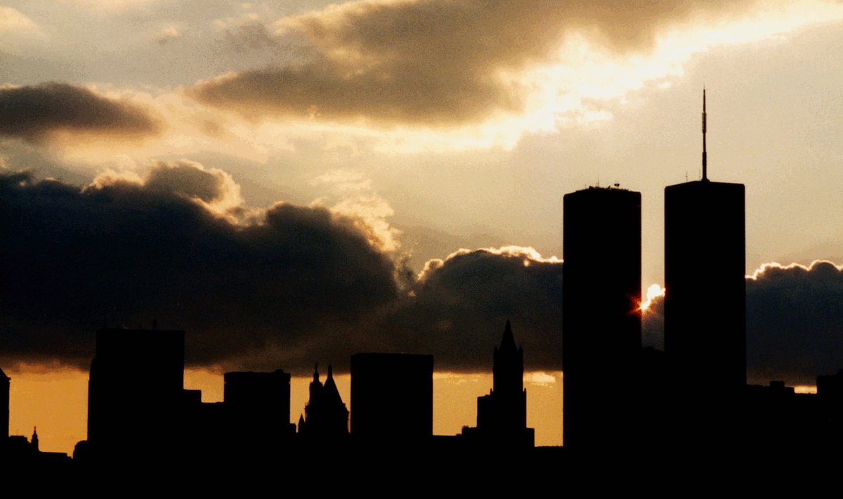WTCsunsets's tweet photo. Plz check out my historic WTC photos, limited to just 5 signed + numbered prints #postcards https://t.co/2Cw8Ht6boB