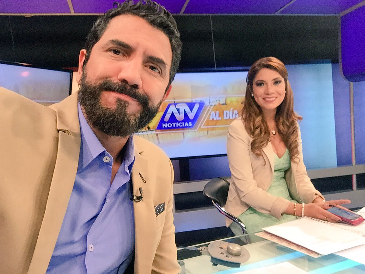 fabril72's tweet photo. Jueves! Se va terminando la semana pero acá estamos con @aliciaretto poniéndolos #AlDía en @atv_noticias https://t.co/zjlyFeMeD1