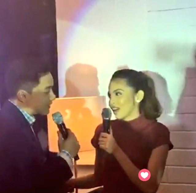 herstoryRS's tweet photo. "Sige na kantahan mo sila. Yung favorite mo, Buko. Dali na. Pakitaan mo ng angelic mong boses" 😂😍

KINAKANTAHAN KA NOH #ALDUBPlatinumNation https://t.co/rXpQV35r56