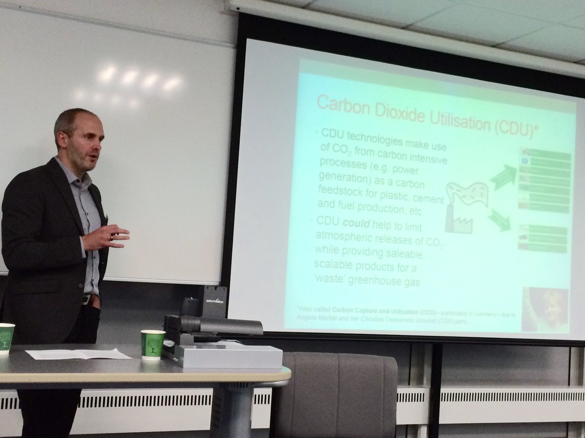 CaroVerfuerth's tweet photo. @CRJonesPsych discussing his research on perception of carbon dioxide utilisation #CDU @Br_EPS #breps2016 https://t.co/UgXleSsXJ0