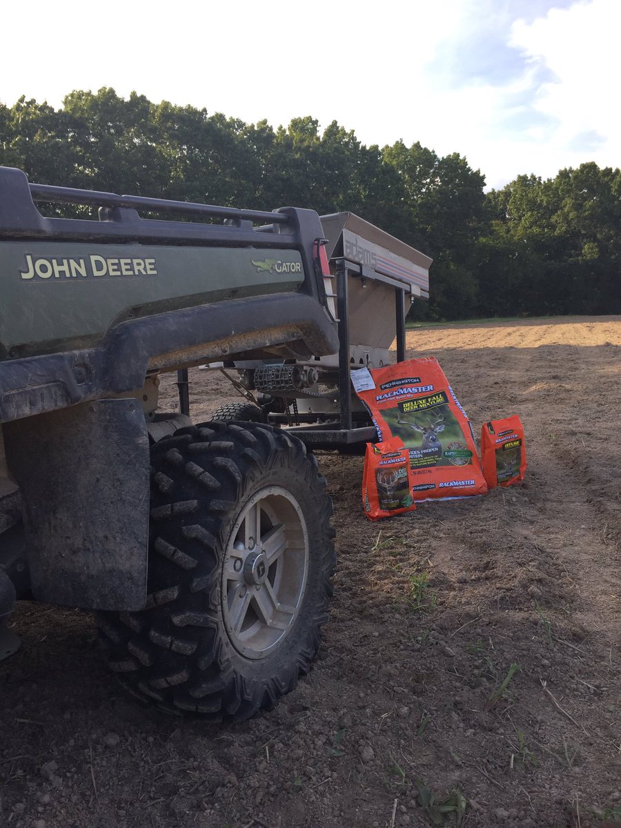 MFAJason's tweet photo. Fall is in the air! #Penningtonseed #Rackmaster https://t.co/oAmpxqGw4j