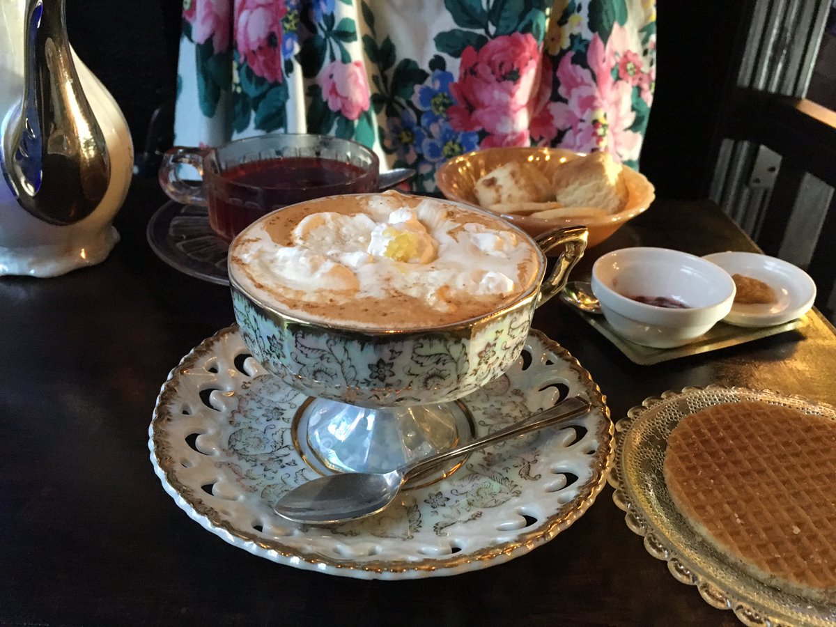 カケノミズ Ar Twitter 高円寺の中庭でお茶してきたマリンさんと エセルの中庭