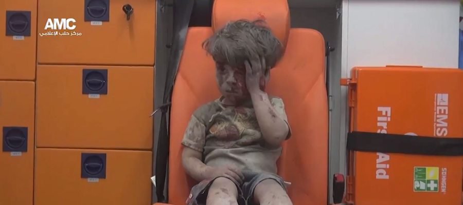 A3Noticias's tweet photo. La tierna carta de un niño de 6 años a Obama: "¿Puede Omran venir a vivir conmigo y mi familia?" ► https://t.co/shb2Lr3NFI https://t.co/PvR4IjP0It