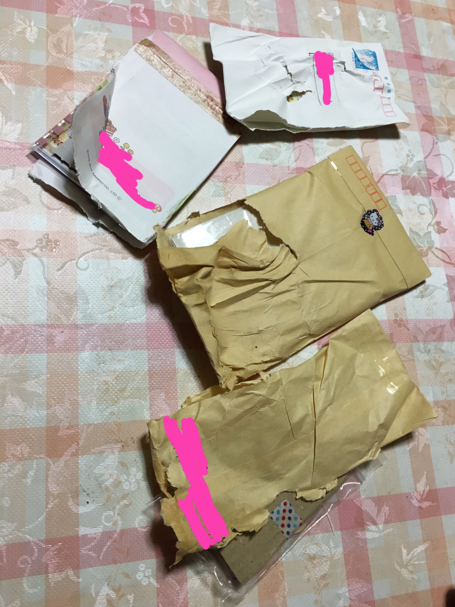 しじみ Twitterissa ポスト開けたら郵便物がビリビリだったww 濡れたまま無理やり突っ込んだから破けまくったみたい ポストにさえ入れば配達完了とはいえちょっとひどい