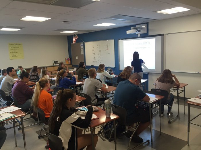 EastHamptonHigh's tweet photo. Warming up this morning with a schema activator in Geometry and some calisthenics  in PE.  Its another great day. https://t.co/gZdMfNZLAS