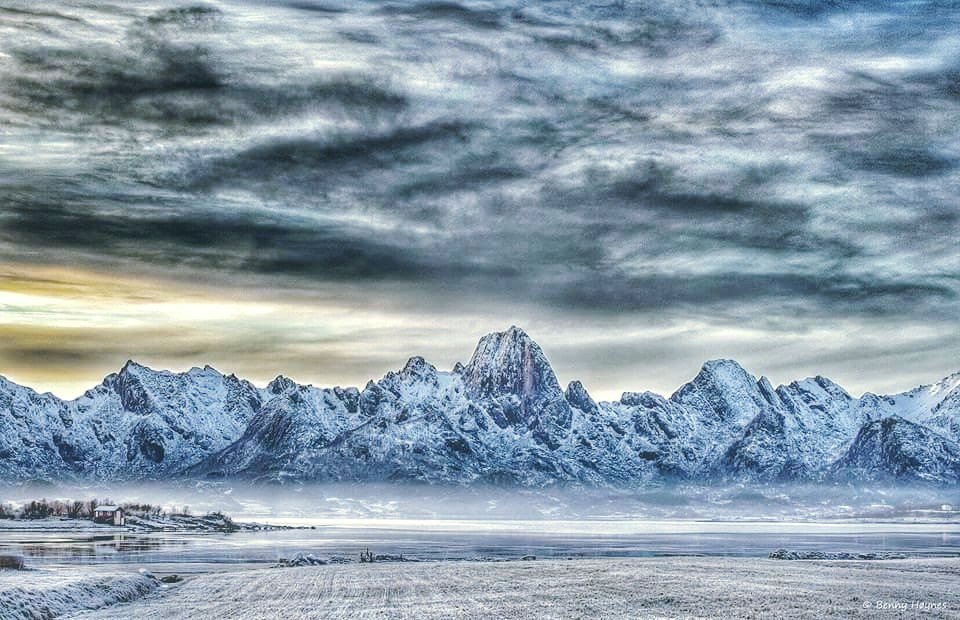 VisitVesteralen's tweet image. The emergence of #NorthernLights has started the countdown to winter. #WinterWonderland #Sortland by Benny Høynes. bennyimages.com