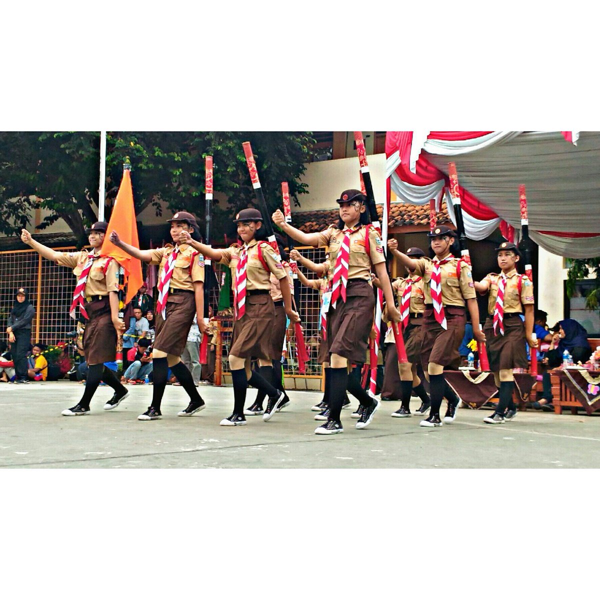 ALBULARANG's tweet photo. [11] cc: @TELEplusMagz @pramukaupdate @smanda_tamsel @smanda_osis #lombafotoTPLUSMagz #HUTALBULARANGXIII https://t.co/FUCDwo1fkj