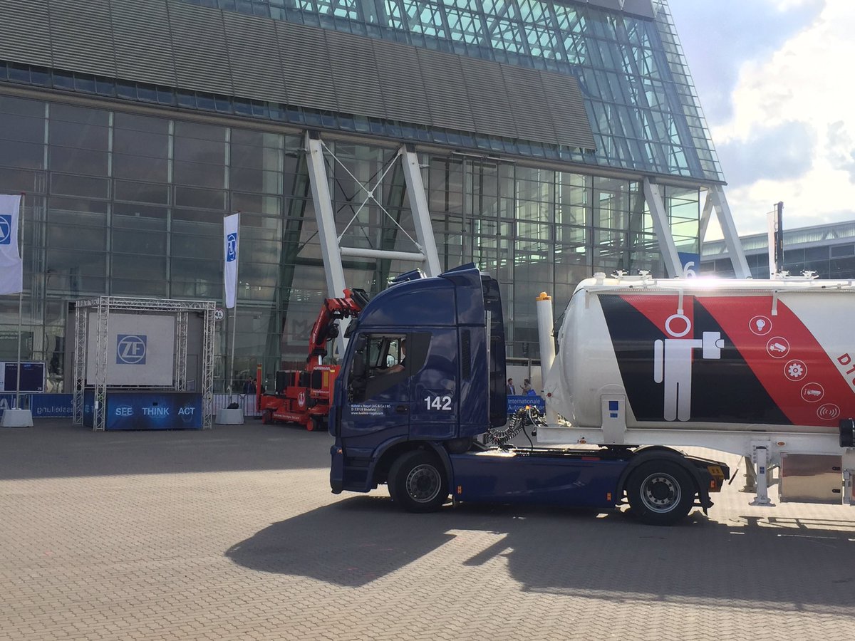 HJHendriksen's tweet photo. Demonstraties veiligheidssystemen @iaamesse #Hannover #IAA2016 https://t.co/O8GEmGgAAL