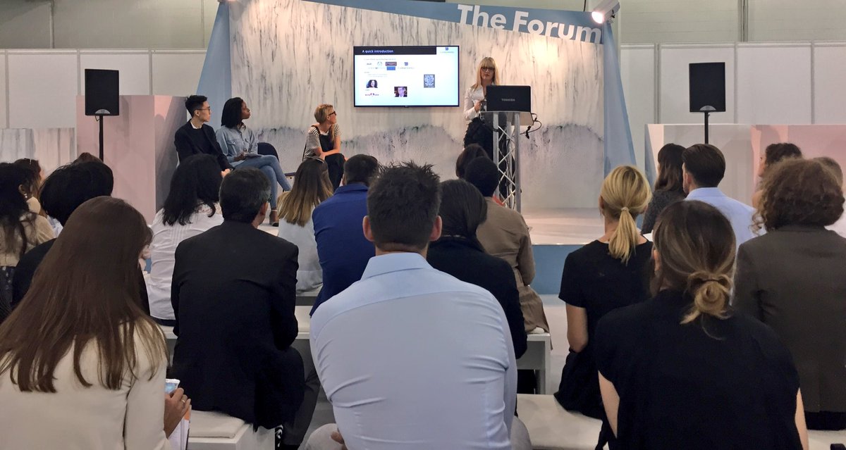 EmmaLyon's tweet photo. So many people taking in @sarajcarter's words of wisdom into the world of networking at @designlondon! https://t.co/hPkI6bunb9
