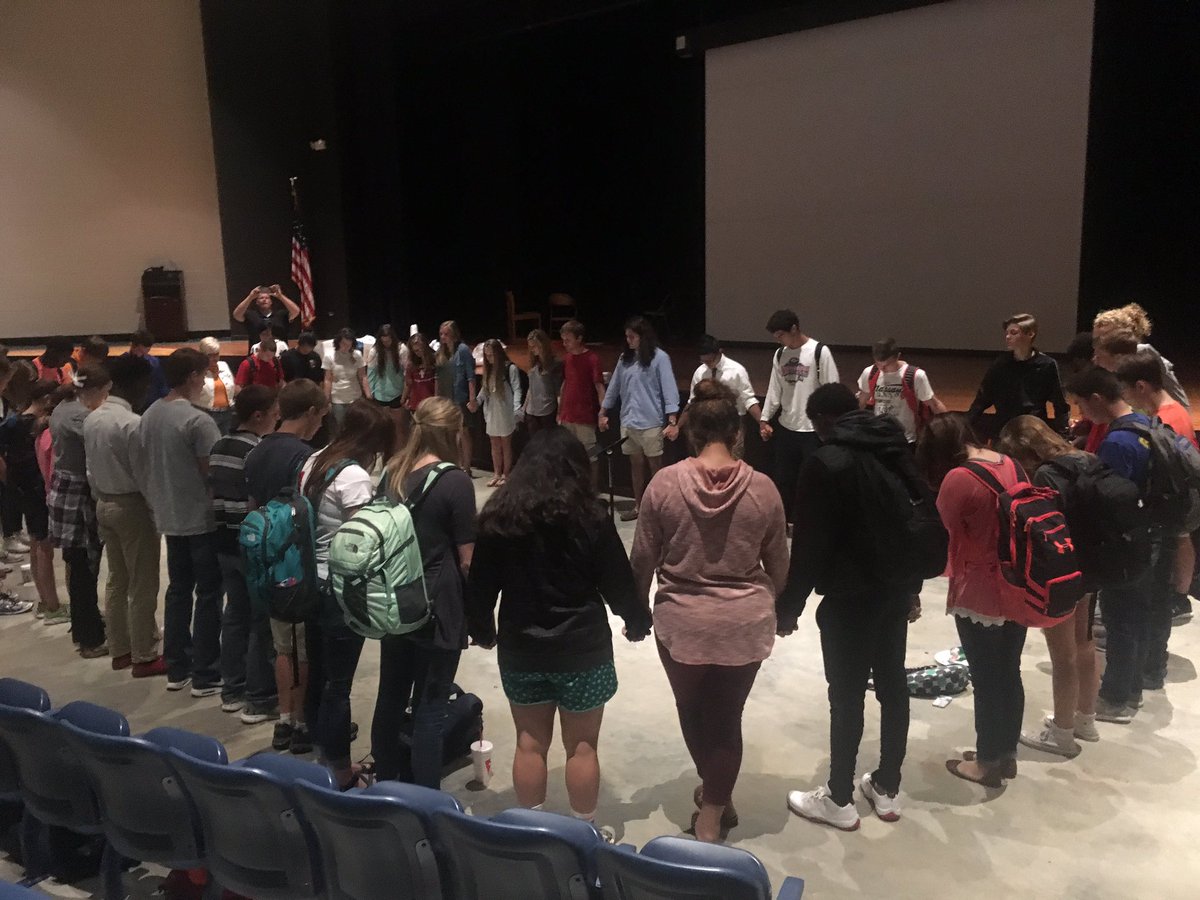 s_mitch5's tweet photo. @sdfca_15 praying for Anyone 5th quarter this Friday following the Carter game! Anyone is invited so please come! #GodIsDoingAmazingThings https://t.co/Q53Xpv4PVx