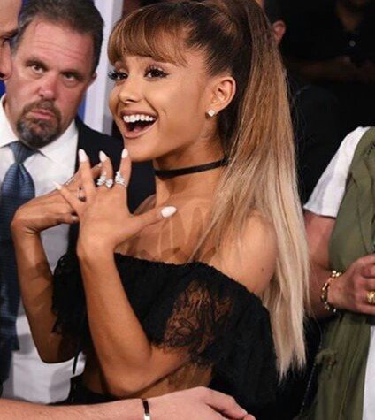 Mari_michelle18's tweet photo. She is so fucking cute😭😭😍😍 #sweetariana #arianagrande https://t.co/HBGJhcIuhs