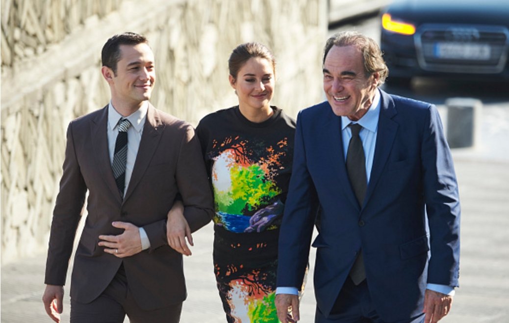 Shailene_Spain's tweet photo. Shailene Woodley  junto a Oliver Stone y Joseph Gordon-Levitt llegando al Photocall en el Festival Internacional de San Sebastián #64SSIFF https://t.co/azfaCNV0Hs