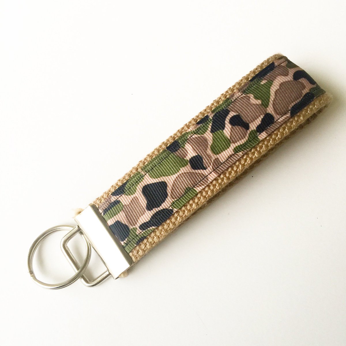 _ThisGirlsLife_'s tweet photo. Day 042 on #100DayProject up on the blog this morning! #camo #craft #create #military #keyfob #blog #goals https://t.co/NYxhediMdk https://t.co/OVF65oLOgl
