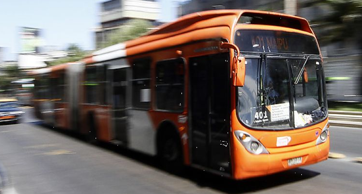 Transantiago's tweet photo. Porque no te gustan los tacos ni el ruido, deja el auto en casa este jueves 22 #DMSA2016 https://t.co/oaRavKArXV