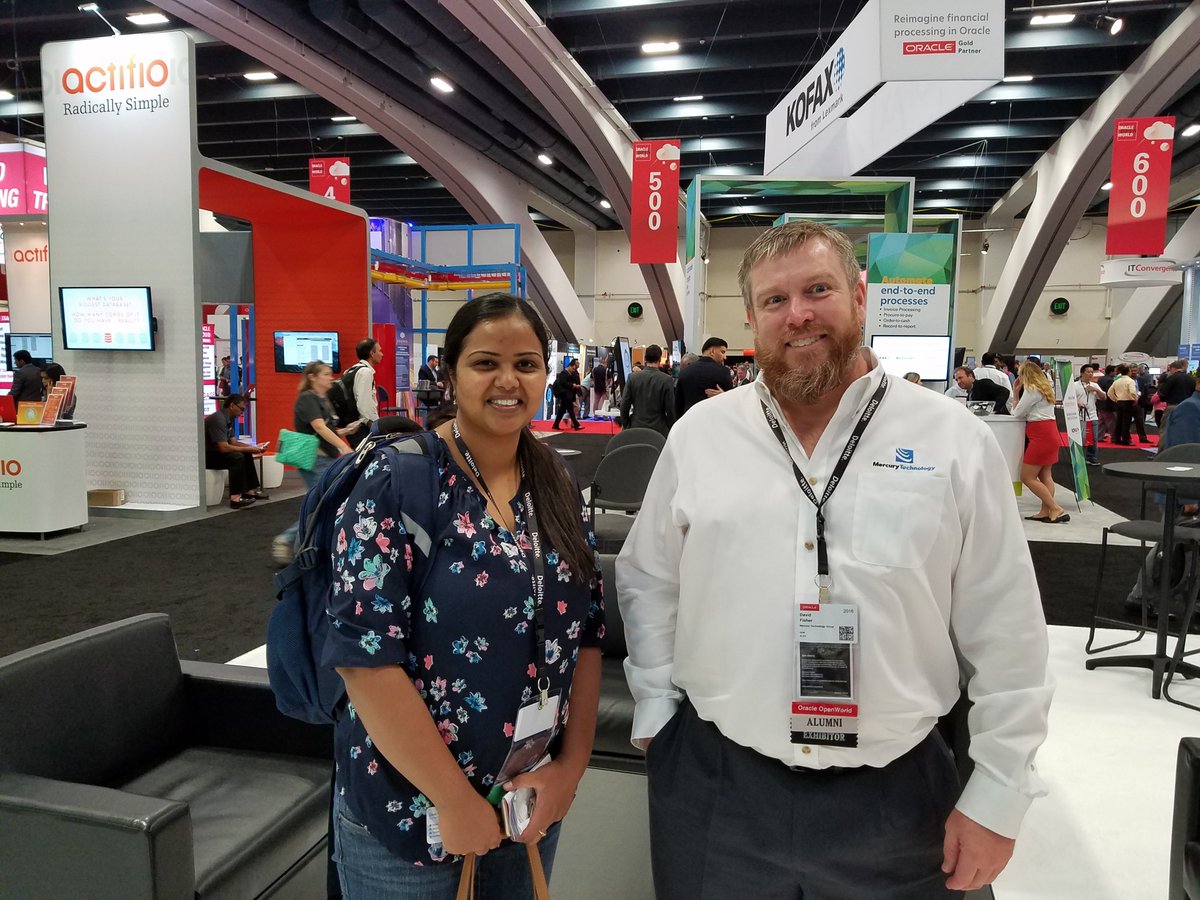 MTGCloud's tweet photo. Dave Fisher, #VP, Application Services, greeting one of our customers at #oow16.  #cloud #oraclehosting #Oracle #OracleOpenWorld https://t.co/3sxrPKHczW