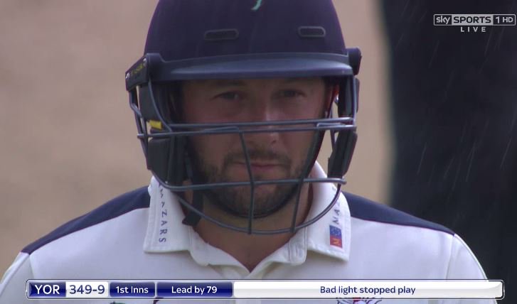 SkyCricket's tweet photo. NO WAY!!!! BAD LIGHT STOPS PLAY WITH Yorkshire 349-9 needing one run to stay in the title hunt https://t.co/gN8CBKXOut All the drama on SS1 https://t.co/DFBbg1EjDg
