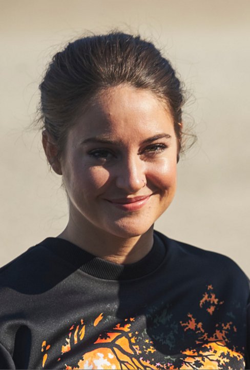 Shailene_Spain's tweet photo. Mas fotografías del Photocall en el Festival de San Sebastián #64SSIFF https://t.co/cYvpJ8bpLn