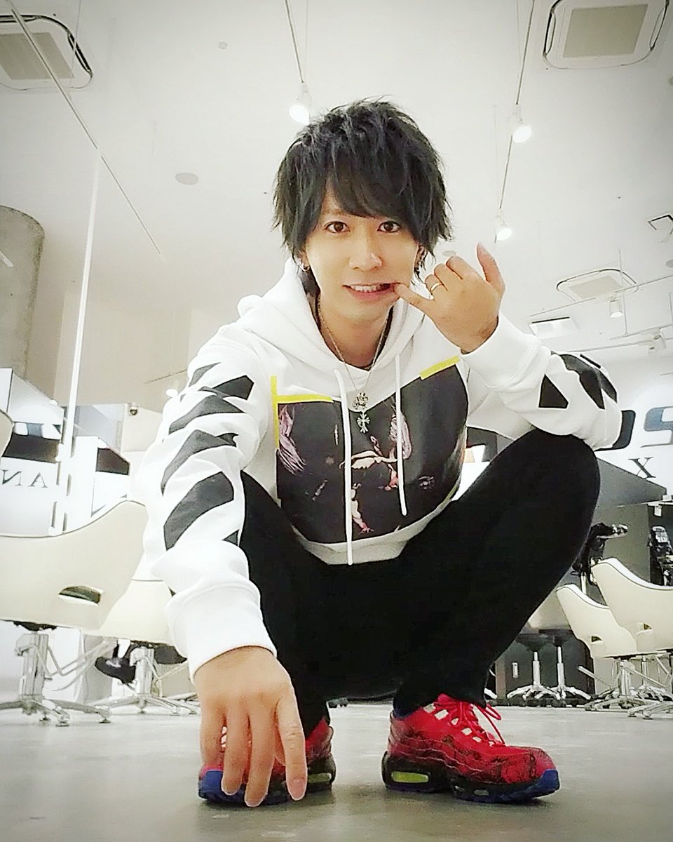 taku68's tweet photo. 📸fashion📸
🔻
🔻
off white
NIKE AIRMAX95ID https://t.co/Xnra6kFbc7