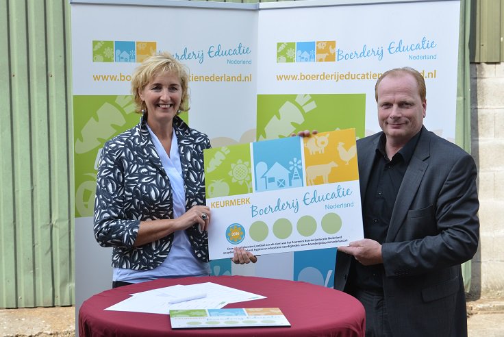 <a href="/BoerderijEduNL/">BoerderijEducatieNL</a> is een feit! 14 partijen hebben vandaag het convenant van samenwerking ondertekend! <a href="/LTONederland/">LTO Nederland</a> <a href="/ZuivelNL/">ZuivelNL</a>