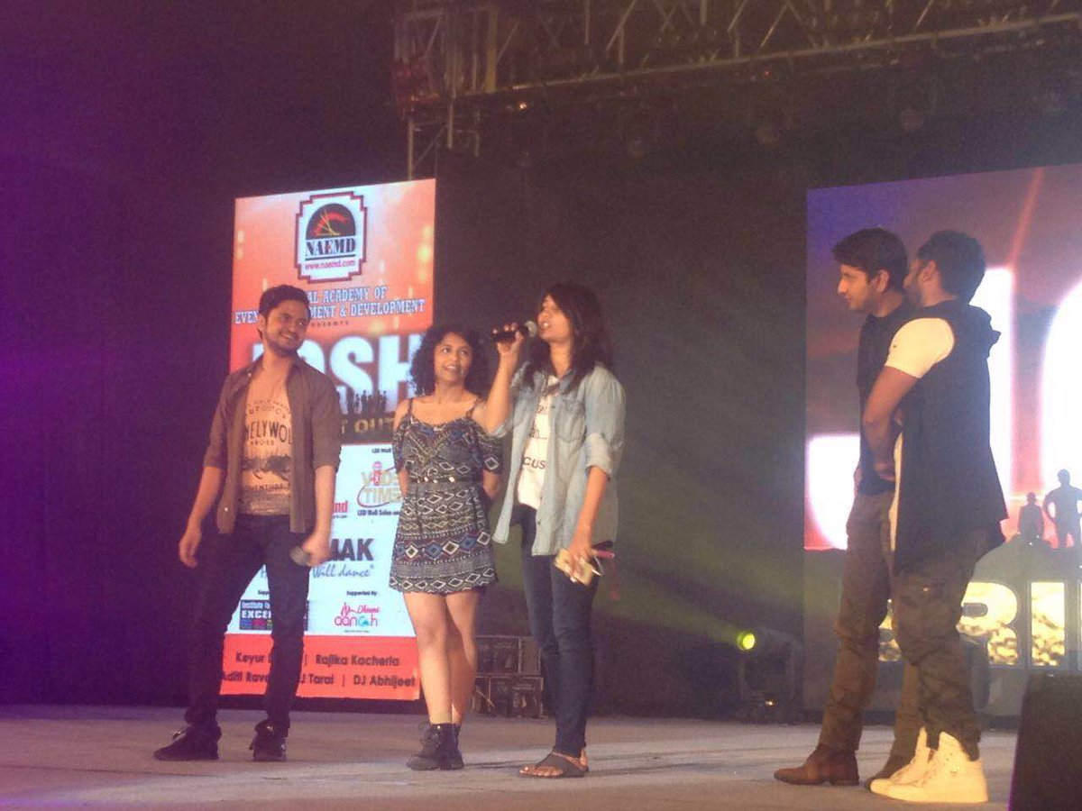 KMS_TheMovie's tweet photo. Launched #MaaroGlassKyaanChhe along with @marzipestonji @RJADITI @i_m_princegupta @divyangrt and @Manasirachh1 at #NAEMDJosh #Josh2016 https://t.co/Vw8SVHFtgJ