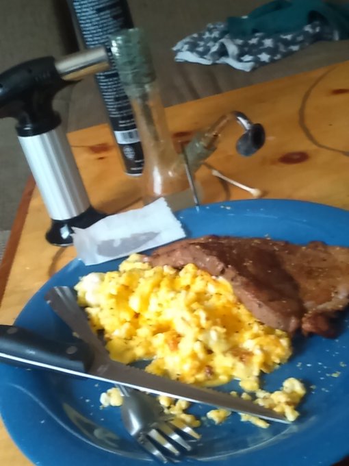 Breakfast 😍😂😎 https://t.co/s7Q2hZC1Es