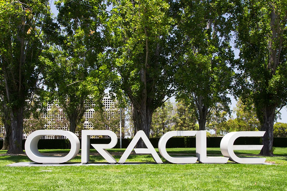uk_options's tweet photo. #Oracle announced its #cloudcomputing entry this week and @uk_options thinks that's big #news for the #tech world: https://t.co/SmWdkZS3Xc https://t.co/68FOzxg2e8