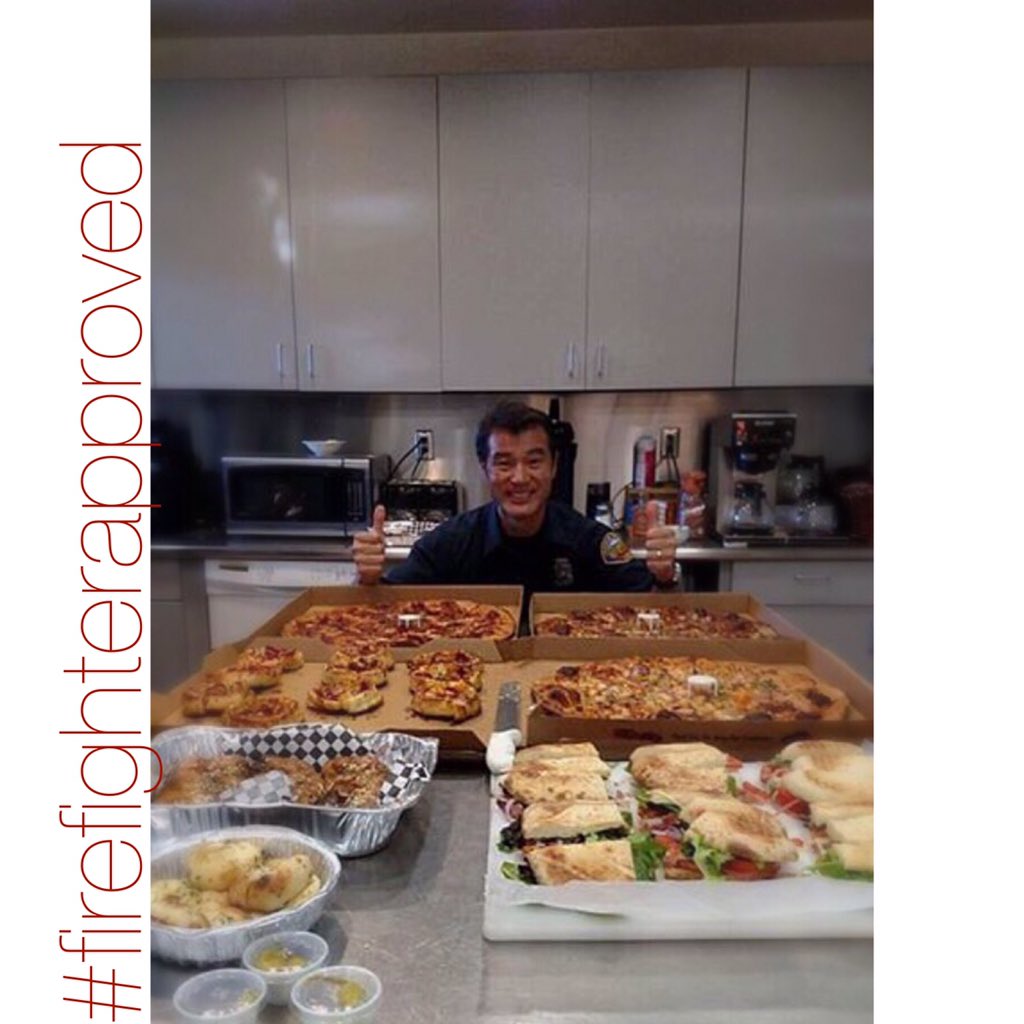 TwoSaucyBroads's tweet photo. Johnny gives 2 thumbs up for Two Saucy Broads!๐๐ผ๐๐ผ
#firefighterapproved #oc
#ocfireauthority #fire #pizza #tsb https://t.co/5pdAvbLD6j