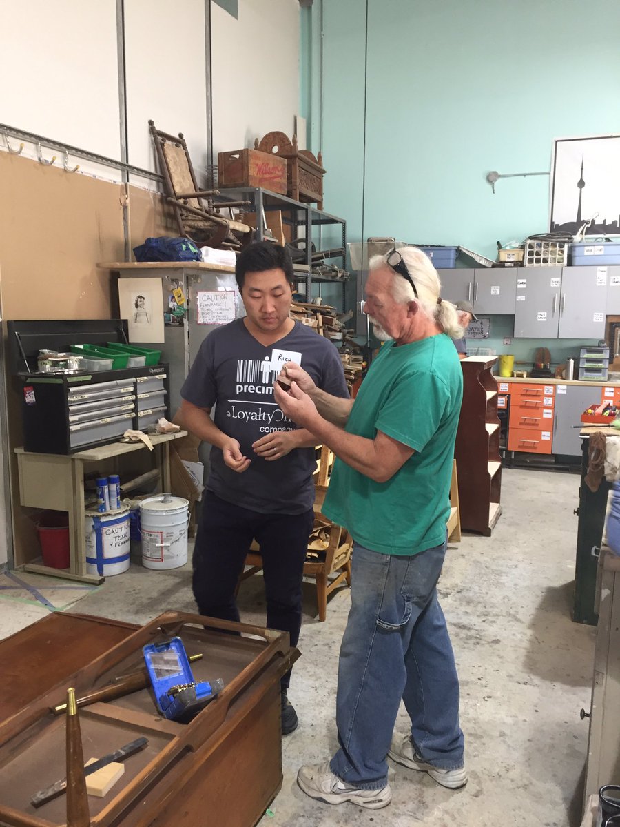 hebeschic's tweet photo. Checkout @LoyaltyOneJobs volunteers bringing furniture back to life! #CommunityOneWeek #Allforgood @furniturebank https://t.co/YCycn2F0Gs