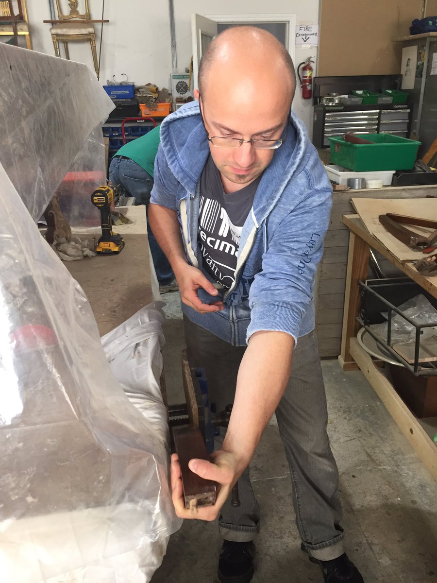 hebeschic's tweet photo. Checkout @LoyaltyOneJobs volunteers bringing furniture back to life! #CommunityOneWeek #Allforgood @furniturebank https://t.co/YCycn2F0Gs
