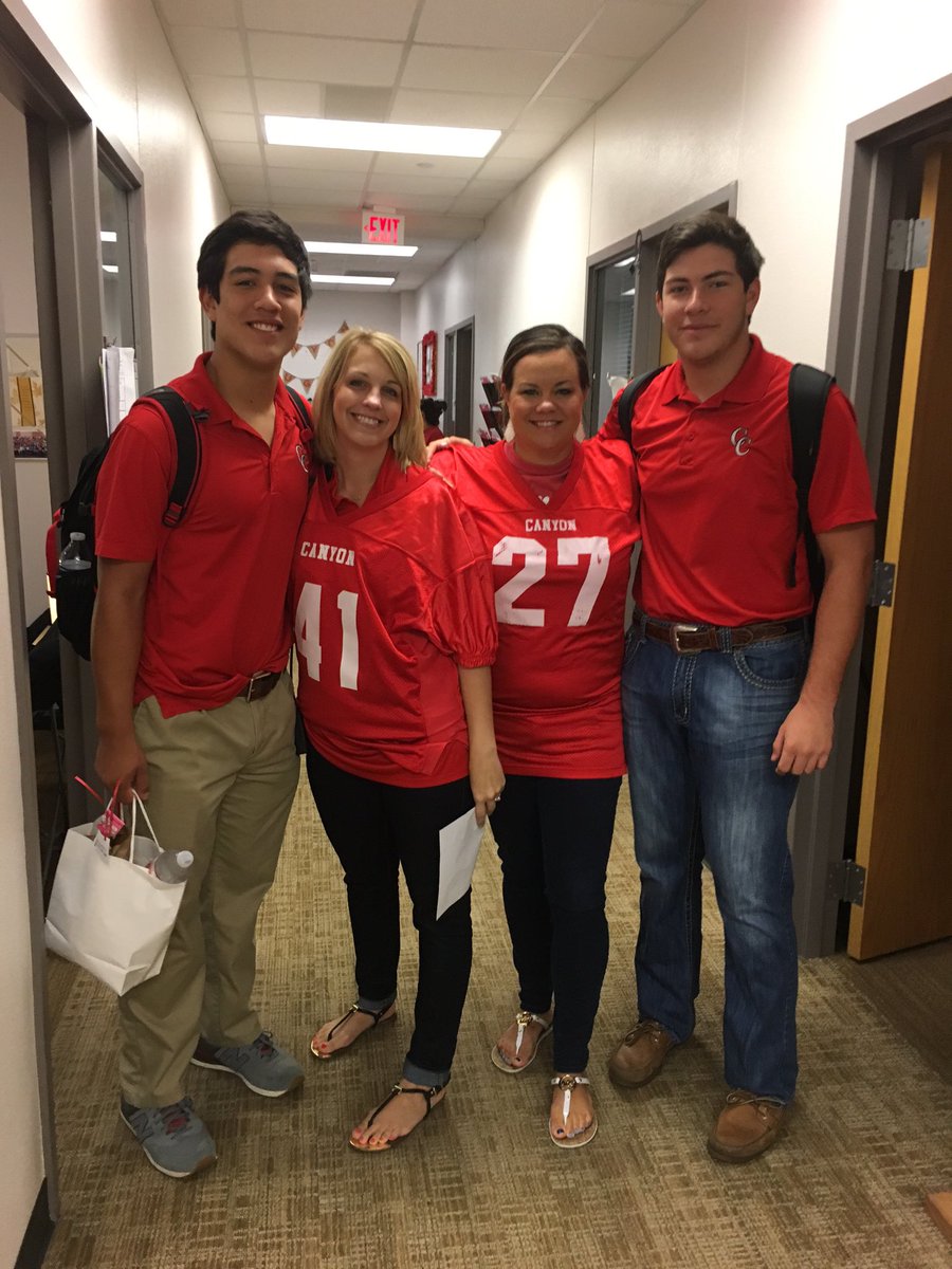 CougCounselors's tweet photo. Good luck tonight boys #gocanyon https://t.co/vAmx6vceBt
