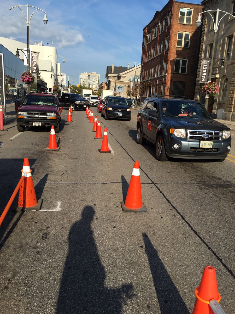 RHughes_Hamont's tweet photo. York Blvd construction, lane blocked, but bike lane preserved. #HamOnt #cyclehamilton #impressed https://t.co/ah3PxyOHx8
