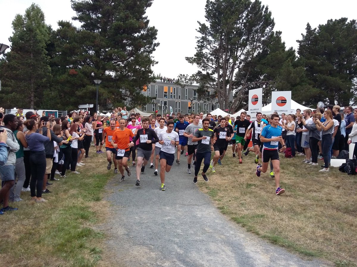 UnivAngers's tweet photo. Et c est parti pour la course Chrono campus #UACampusDay https://t.co/aPqx6R4yxF