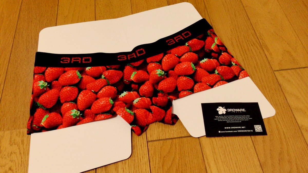 ayksatoshi's tweet photo. すばるがLIVEで履いてた
いちごパンツ🍓
すばるの誕生日(9/22)に届いた。
素敵。
35歳のおっさんとお揃い😜 https://t.co/oEEteaP61o