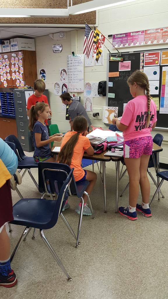 rpricerosier's tweet image. 5th grade working on some cool science &quot;stuff&quot;!
#rocketdesign @NicoleKNorris @Prettyboyes1