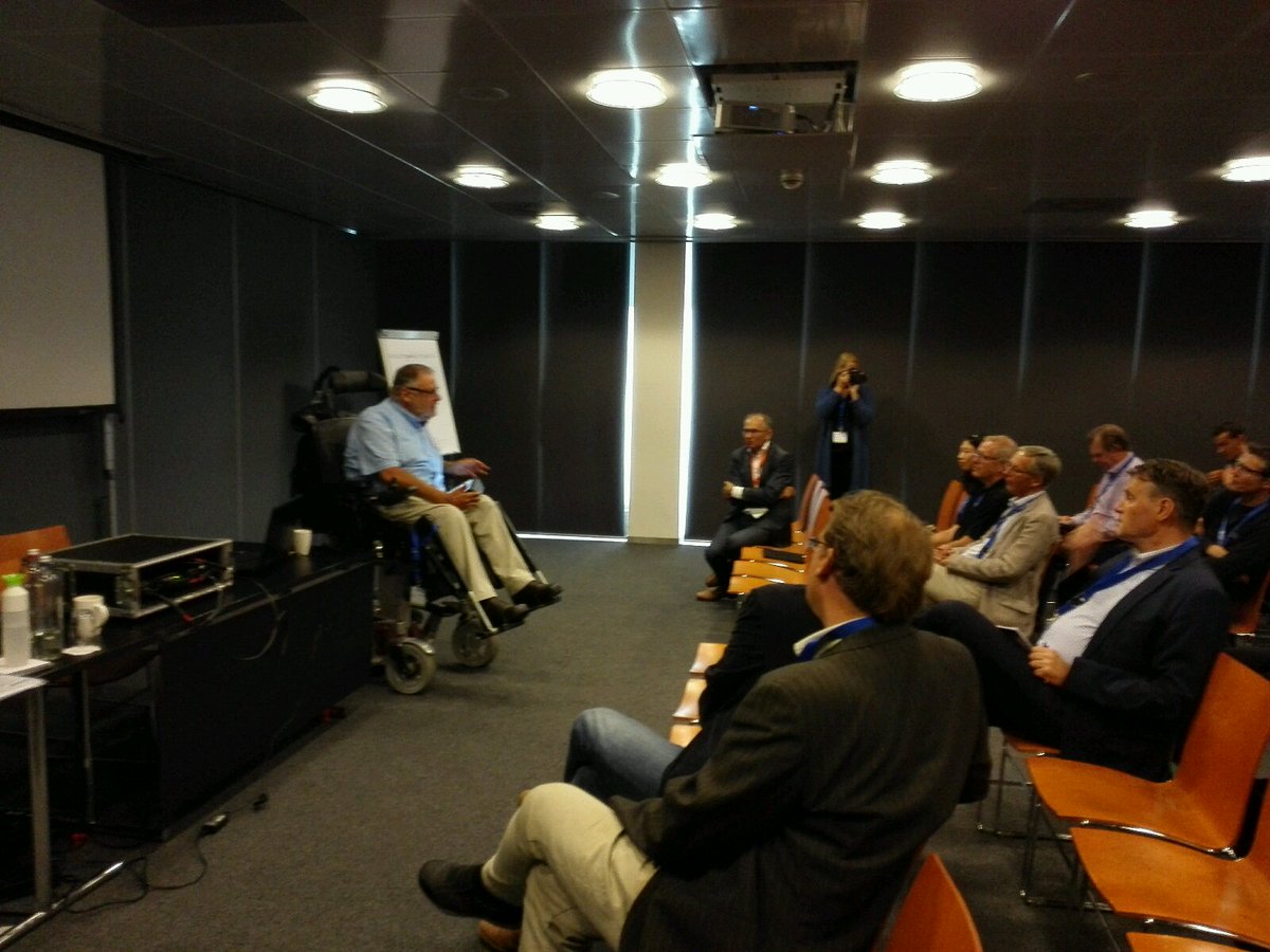 daantje71's tweet photo. Bert Hassink vertelt op de gis conferentie inspirerend over toegankelijk #enschede #esriGC #toegankelijk053 https://t.co/AulaNWUGHz