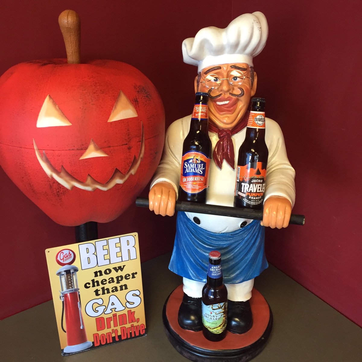 Uncle Joe arrived w our fall craft beers:
• Jack-o #Pumpkin #Shandy 🎃
• Sam #Octoberfest 🍁
• Angry Apple #Cider 🍏