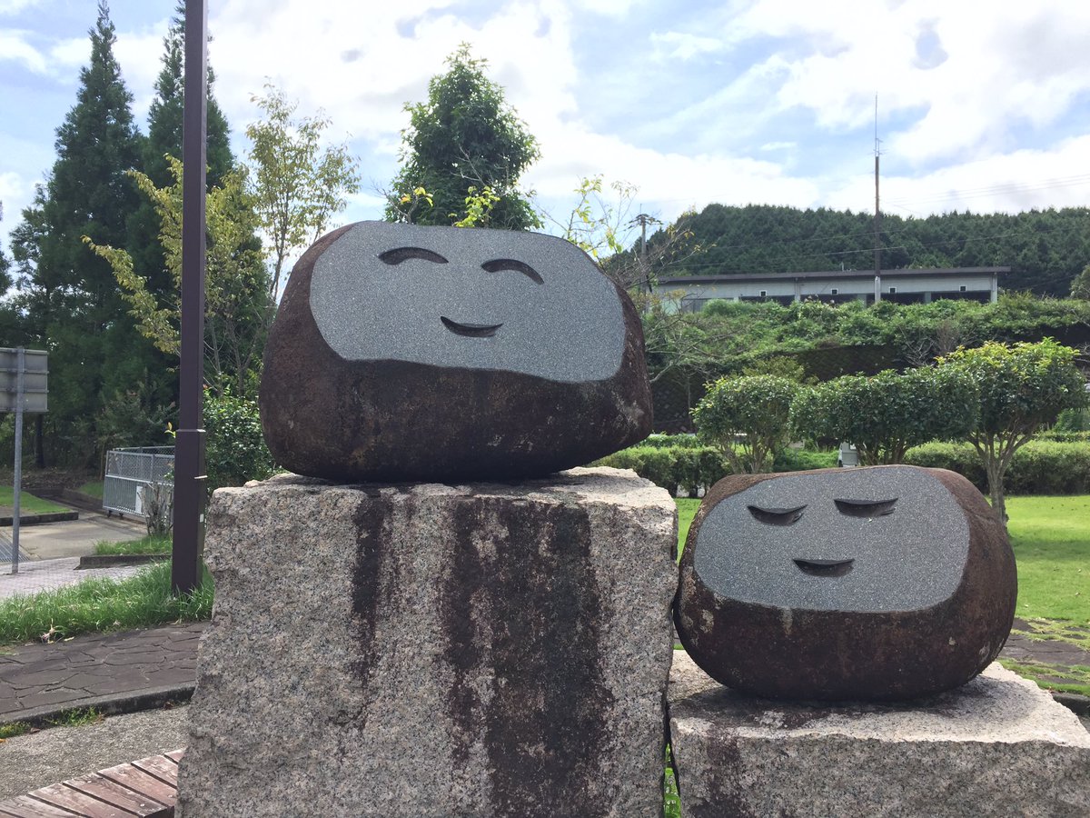 futian1's tweet photo. 台風の最中、鹿児島の老人ホームにお友だちのおばあちゃんのお見舞いに…。帰りは人吉市に宿泊。荒れ狂う川を前に球磨川下りもできず、棚田の風景を見て帰ってきました。大した観光はできなかったけどおばあちゃんの喜ぶ顔が見れて良かった！ https://t.co/8sV8fBCIX2
