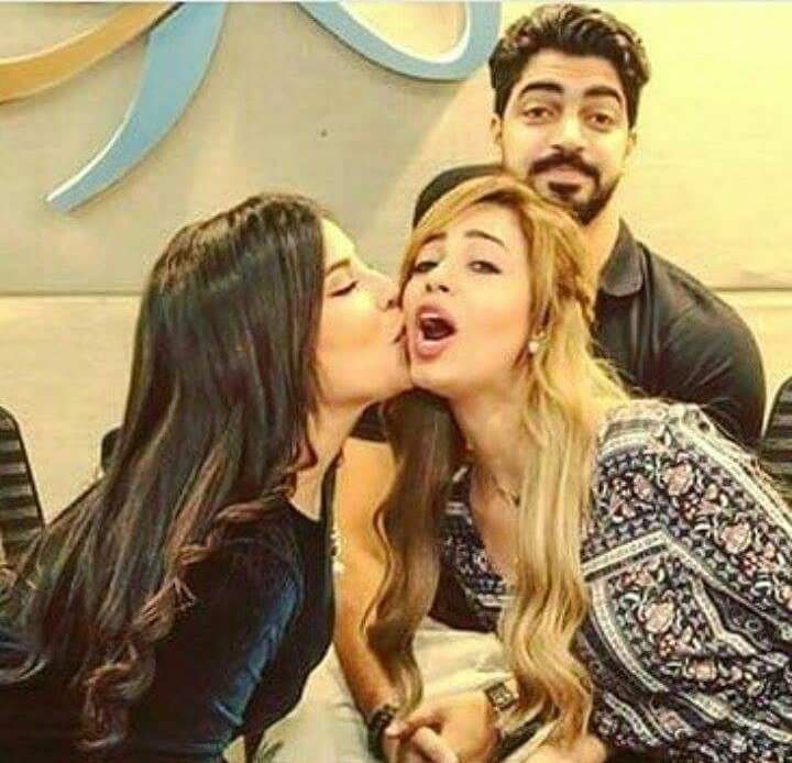أقولك أونلاين (@aolak_online) on Twitter photo رياكشن 😩 #مينا_عطا بعد بوسة 💋
#حنان_الخضر للنجمة #رنا_سماحة
#minaatta #RanaSamaha
#HananeElKhader
<a href="/Rana__Samaha/">Rana Samaha</a> رياكشن 😩 #مينا_عطا بعد بوسة 💋
#حنان_الخضر للنجمة #رنا_سماحة
#minaatta #RanaSamaha
#HananeElKhader
<a href="/Rana__Samaha/">Rana Samaha</a>