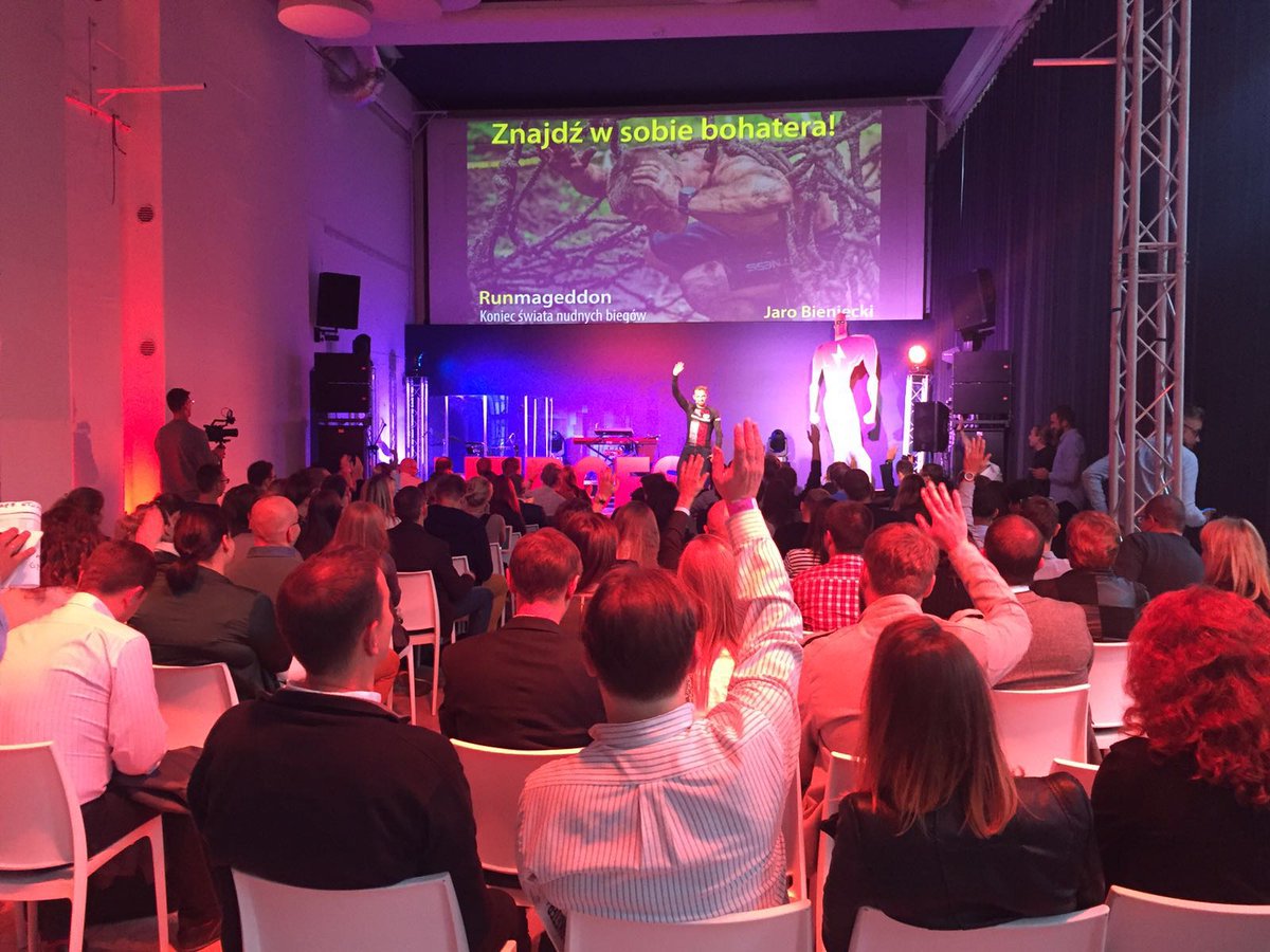 sociomantic_PL's tweet photo. Jaro Bieniecki z Runmageddonu już na scenie! #dmh2016 https://t.co/fZ27hkywtb