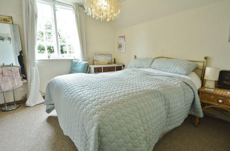 3 double bedrooms, a big bathroom and lovely gas range in the kitchen - I'm a perfect family home! #homeseeksowners rightmove.co.uk/property-for-s…