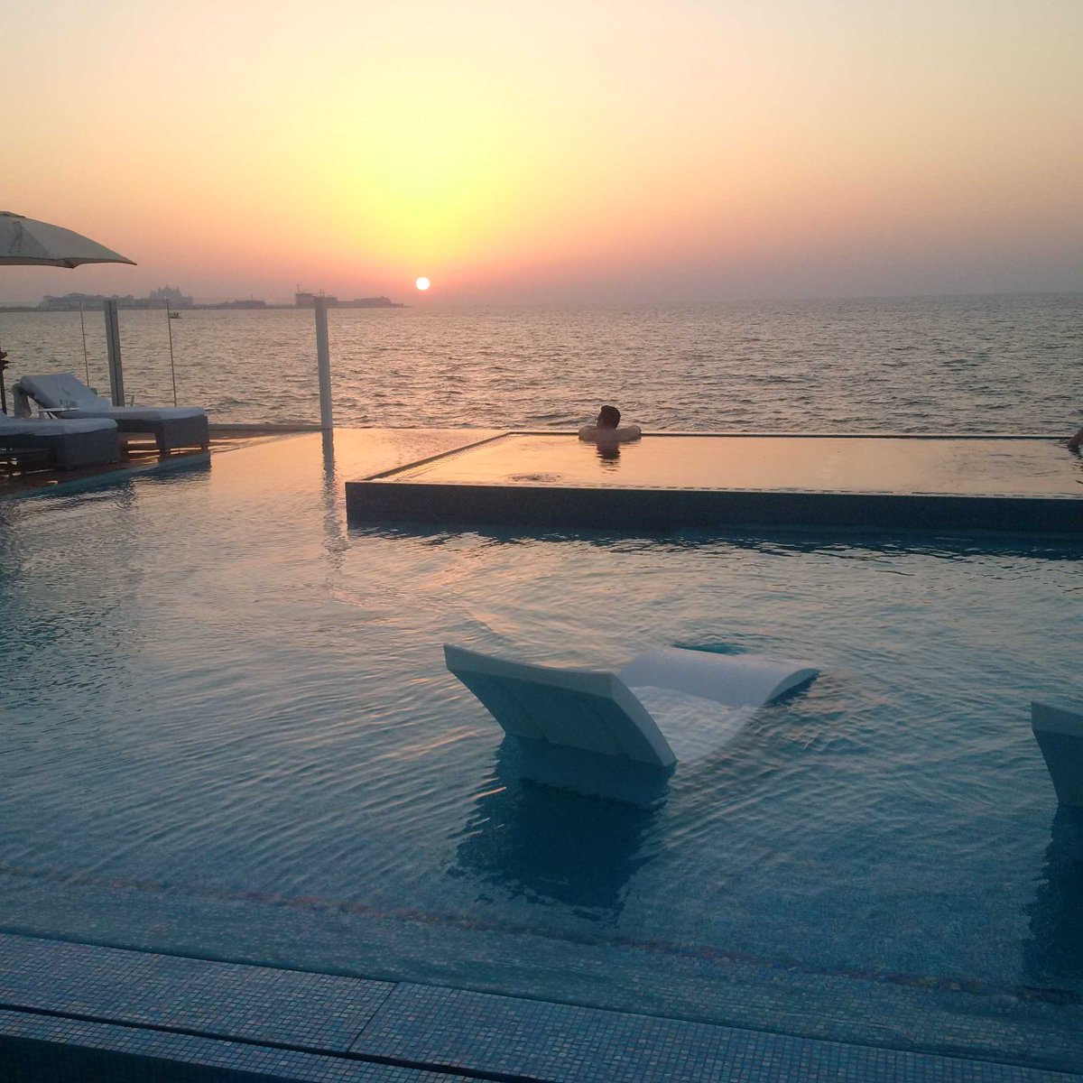 dimypd's tweet photo. Best birthday ever. Burj al Arab terrace. https://t.co/VY9fQaSig7