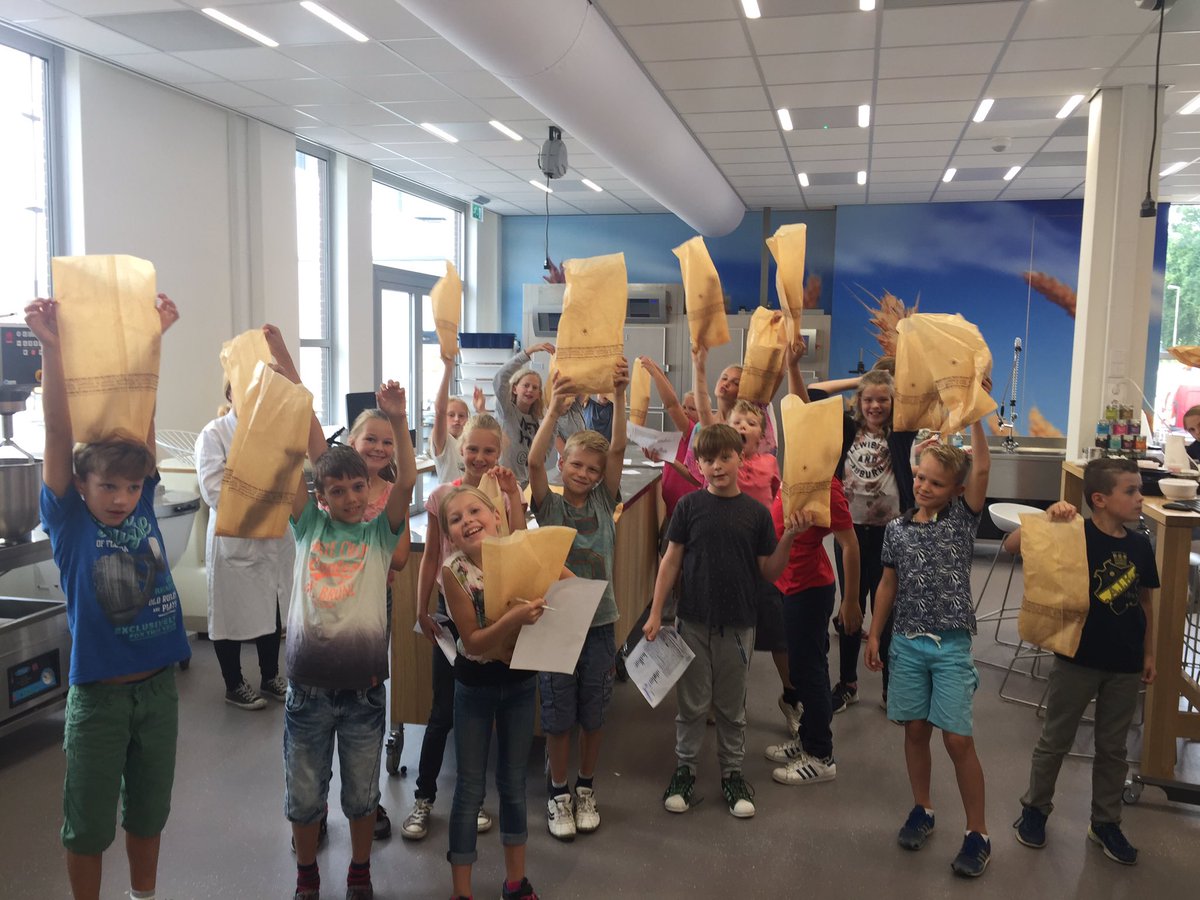 <a href="/kwsleeuwarden/">KWS</a> Fontein groep 7 op bezoek bij <a href="/Empatec/">Empatec</a> tomatenkwekerij  + @KoopmansMeel afdeling Kiem voor <a href="/LWDsmaakstad/">LWD Smaakstad</a> #eropuit #onderwijs
