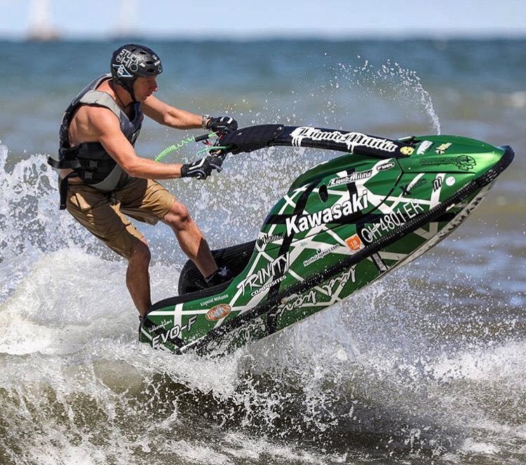 StuckInOhio's tweet photo. #SummerIsNotDead .. @djkorn1 ripping around on some #LakeErie waves up at #EdgeWaterPark .. photo by @dalemcdonaldp… https://t.co/25xSVjKCsB
