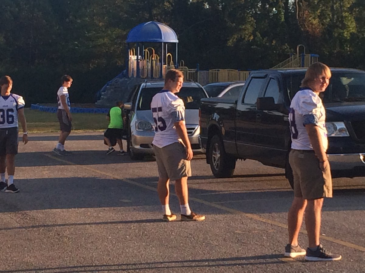 ArabHighSchool's tweet photo. AHS football players and cheerleaders helped with morning car and bus duty at AES this morning! #WeRArab https://t.co/sALVnl98vn
