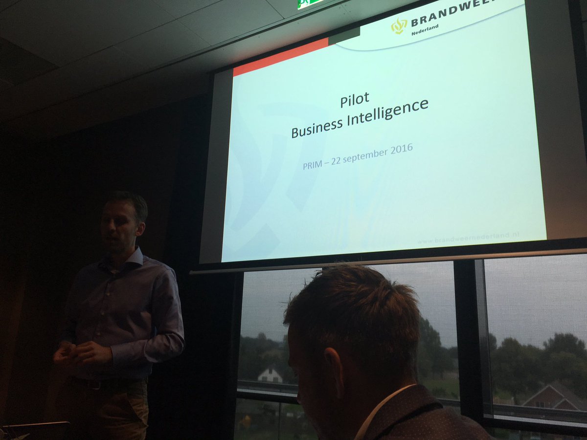 Stevenvdlooij's tweet image. @ronaldvleeuwen neemt de collega's van de programmaraad informatiemanagement mee in de resultaten van het BI project @Brandweer_NL