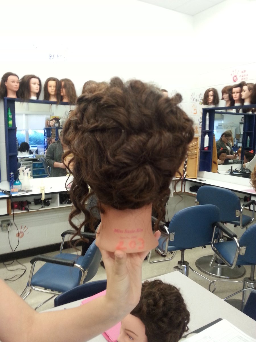 annegray23's tweet photo. @SimcoeSabres #cosmoclass https://t.co/jd2qR8VQvX