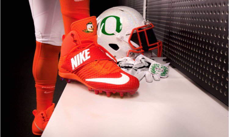 PickSixPreviews's tweet photo. Oregon releases mascot-themed uniforms: "Once a Duck, Always a Duck" https://t.co/U3BSN5NUy3